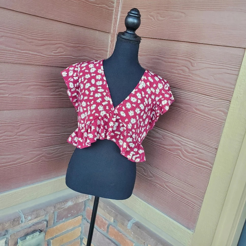 SHEIN Red Floral Crop Top Ruffle Sleeves and Hem Size Medium NWOT - Picture 2 of 9